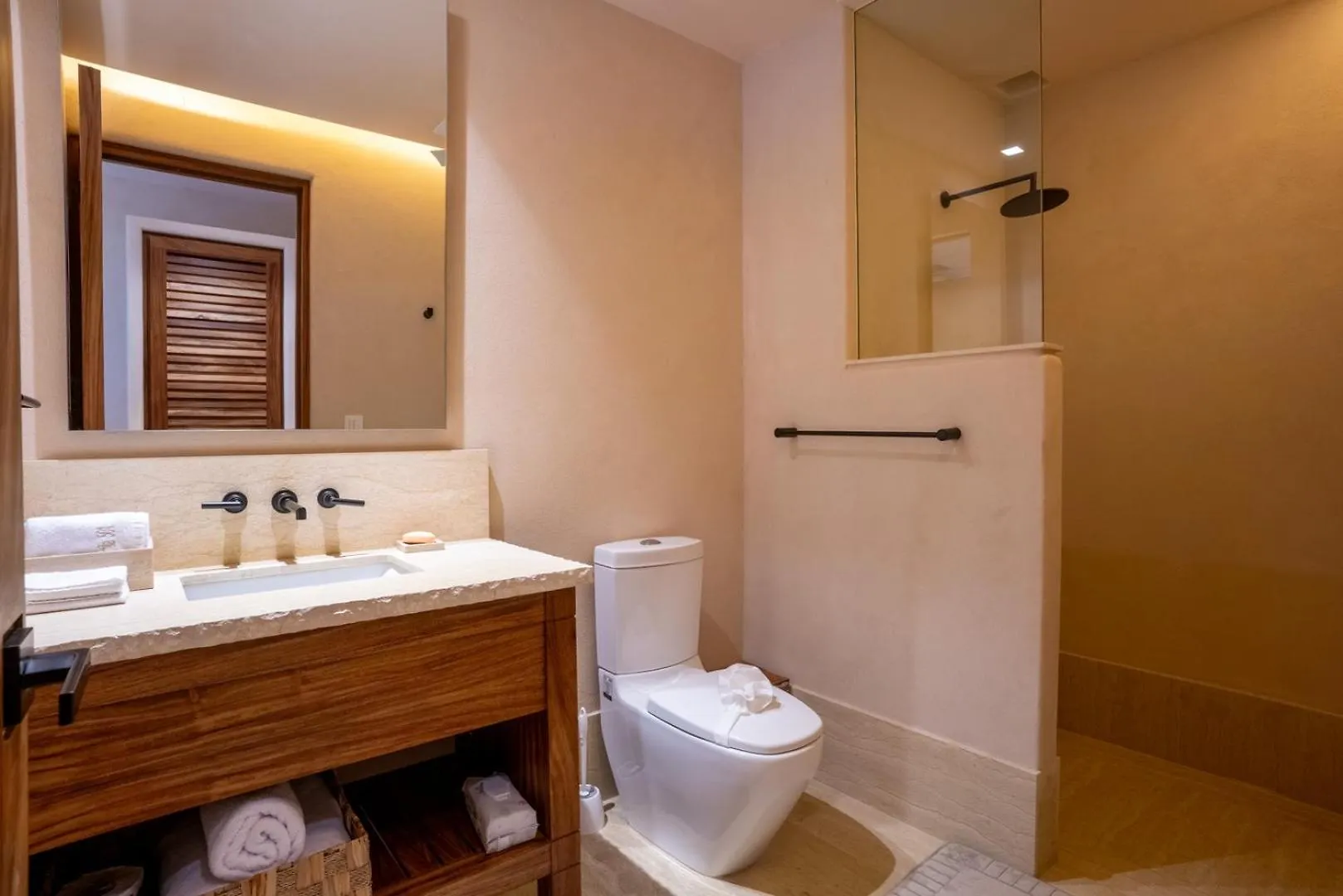 Daire 5Br Luxury Beachfront Penthouse W/ Private Pool Isla Mujeres