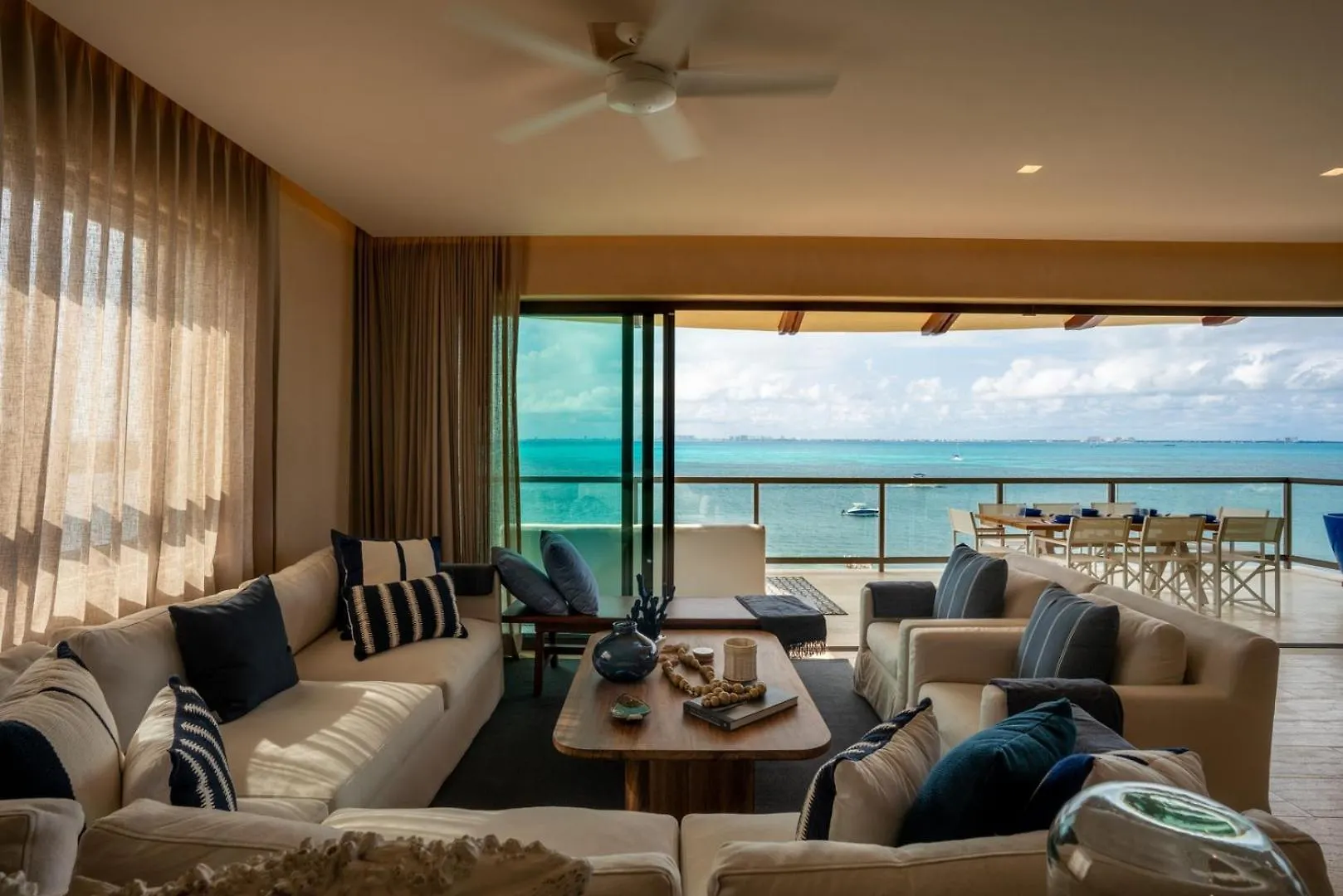 דירה איסלה מוחרס 5Br Luxury Beachfront Penthouse W/ Private Pool